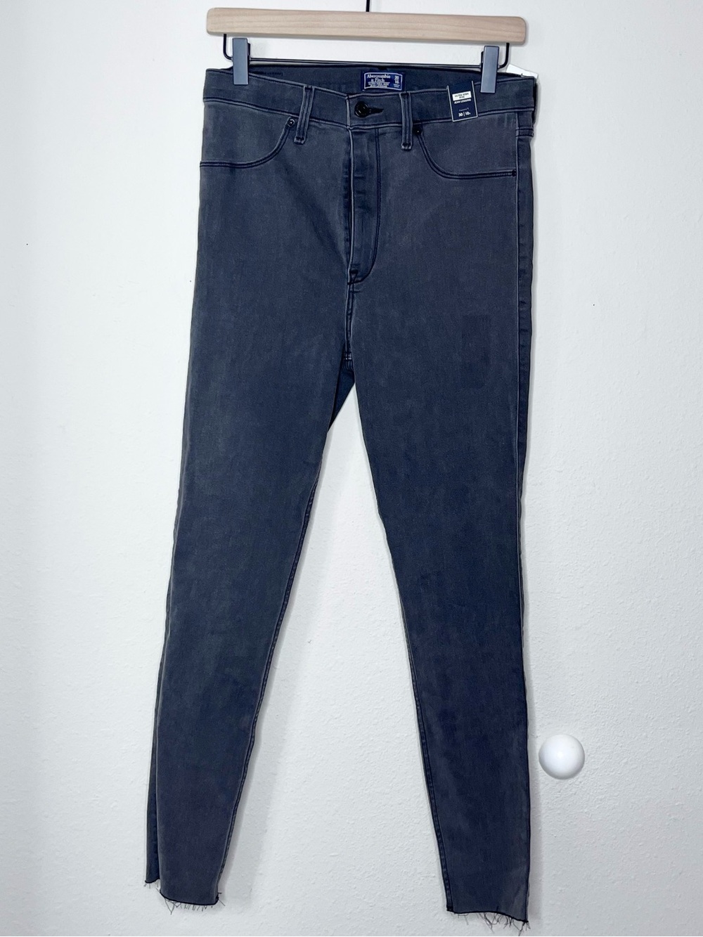 Abercrombie & Fitch Ultra High Rise Jean Legging Size 30 10R Grey NWT Raw Hem
